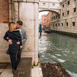 Venezia senza tempo: Servizio fotografico di lusso con un fotografo locale
