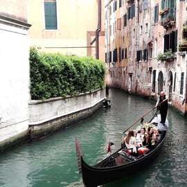 Venezia: giro in gondola privato di 30 minuti sul Canal Grande