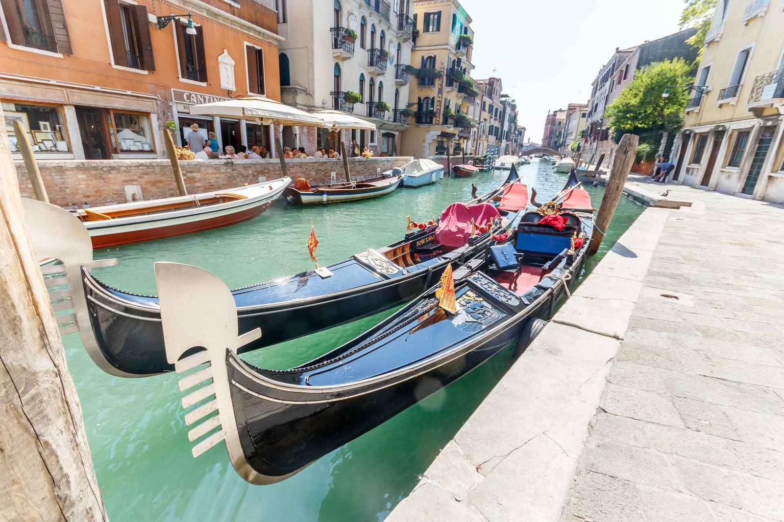 Giro in gondola a Venezia tra i canali di San Marco