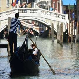 Venezia: giro in gondola privato di 30 minuti sul Canal Grande