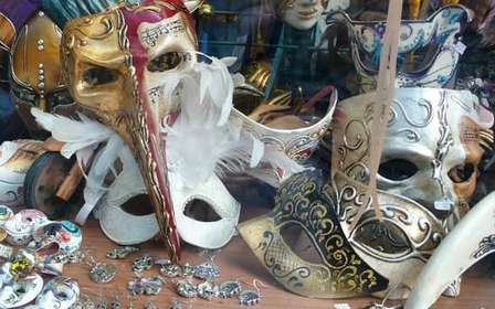 Laboratorio di maschere di Carnevale a Venezia e Prigioni