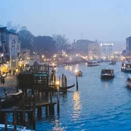 VENEZIA: Giro in Gondola con Guida locale