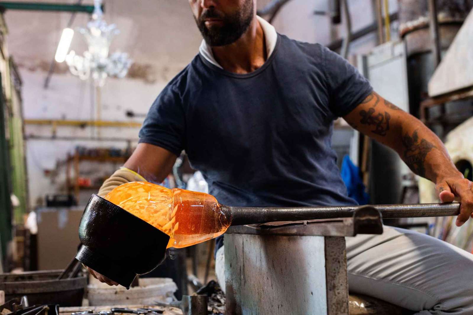 Laboratorio di soffiatura del vetro a Murano da Rialto