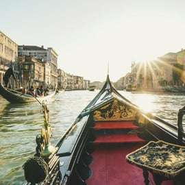 Giro in gondola privato con champagne a Venezia