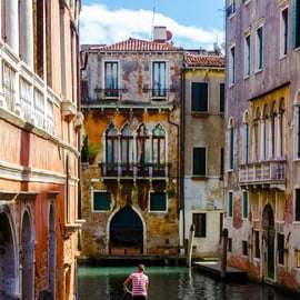 Giro privato in gondola a Venezia sul Canal Grande