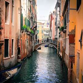 Venezia: Giro in gondola privato fuori dai sentieri battuti