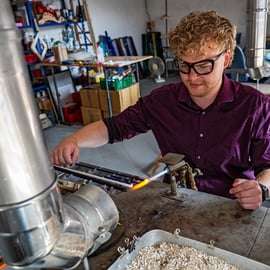 Laboratorio di perle di vetro a Murano in uno studio d'arte