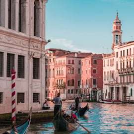 Giro privato in gondola a Venezia sul Canal Grande