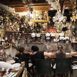 Laboratorio di maschere di Carnevale a Venezia e Prigioni