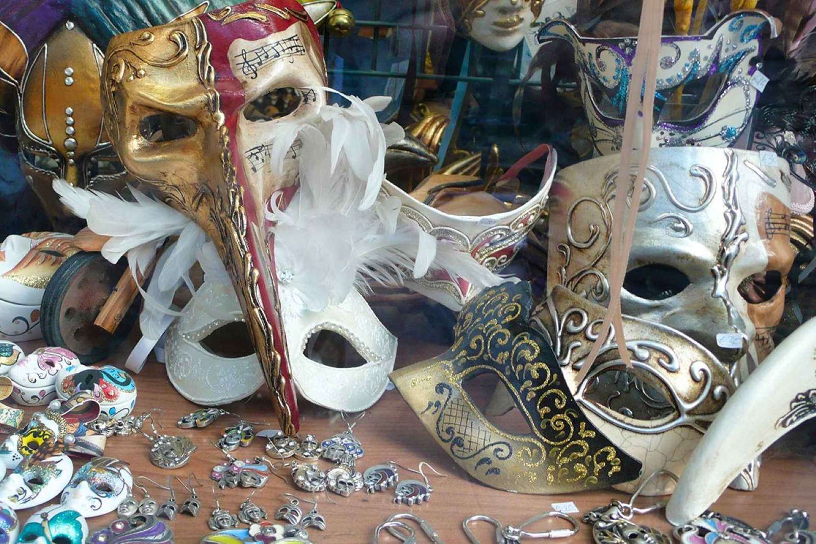Laboratorio di maschere di Carnevale a Venezia e Prigioni