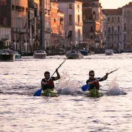 Venezia: Tour guidato in kayak