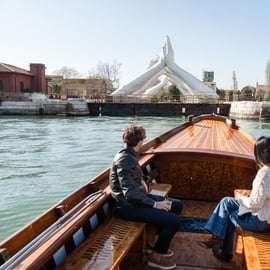 Tour privato romantico di Venezia con una barca storica