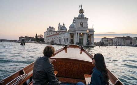 Tour privato romantico di Venezia con una barca storica