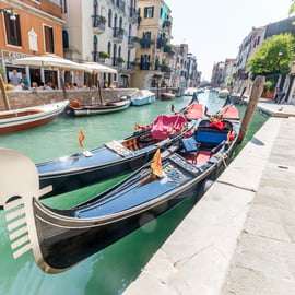 Giro in gondola a Venezia tra i canali di San Marco