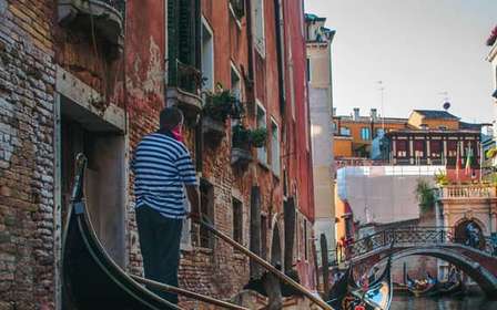 Giro in gondola privato con champagne a Venezia