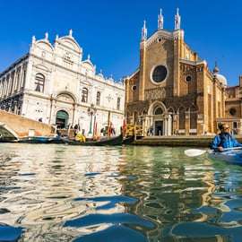 Tour culturale in kayak: Alla scoperta dei canali della città