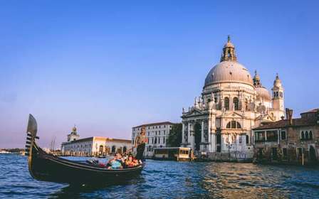 VENEZIA: Giro in Gondola con Guida locale