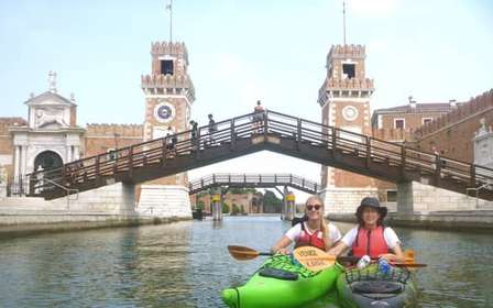 Venezia: tour in kayak delle gemme nascoste dei canali con guida certificata