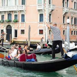 Giro in gondola a Venezia con commento e Galleria della Gondola