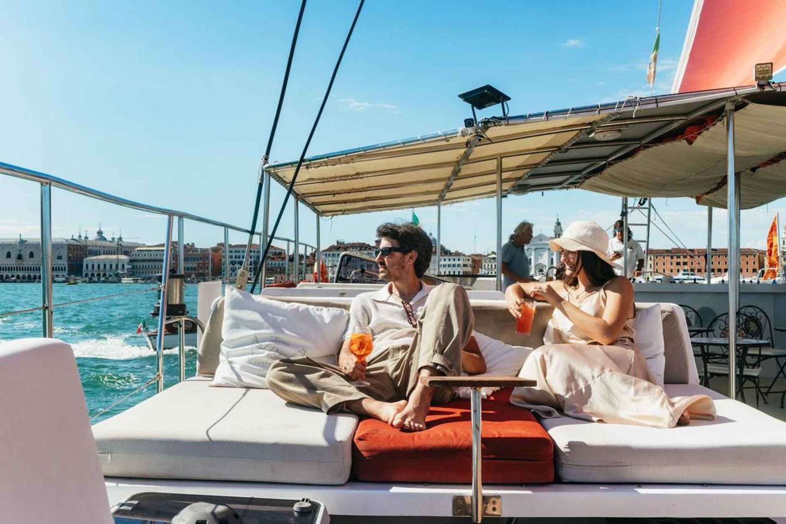 Venezia: crociera in catamarano sulla laguna con musica e bevande