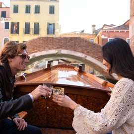 Tour privato romantico di Venezia con una barca storica