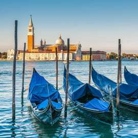 Gondola semi-privata a Venezia sotto il Ponte dei Sospiri
