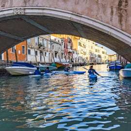 Tour culturale in kayak: Alla scoperta dei canali della città