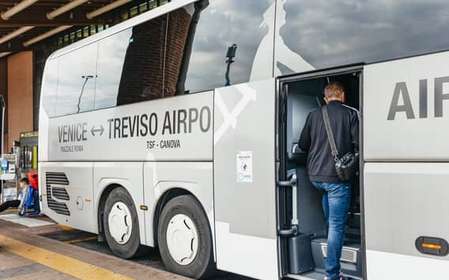 Dall'aeroporto di Treviso a Mestre e Venezia con un autobus espresso