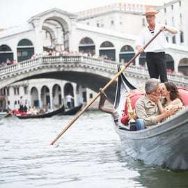 Venezia: Giro in gondola privato con fotografo personale