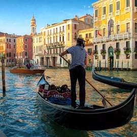 Venezia: giro in gondola privato di 30 minuti sul Canal Grande
