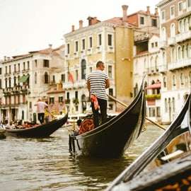 VENEZIA: Giro in Gondola con Guida locale