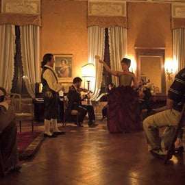 Venezia: Opera itinerante in un palazzo storico sul Canal Grande
