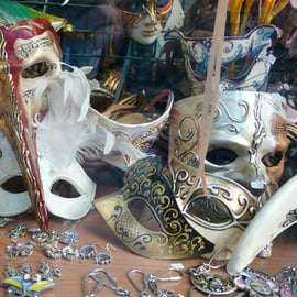 Laboratorio di maschere di Carnevale a Venezia e Prigioni