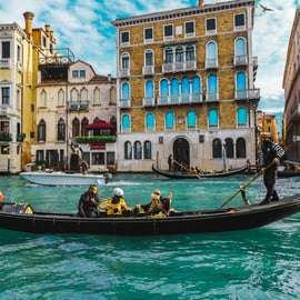 Giro privato in gondola a Venezia sul Canal Grande