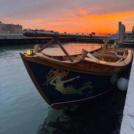 Crociera al tramonto nella laguna di Venezia in barca di legno