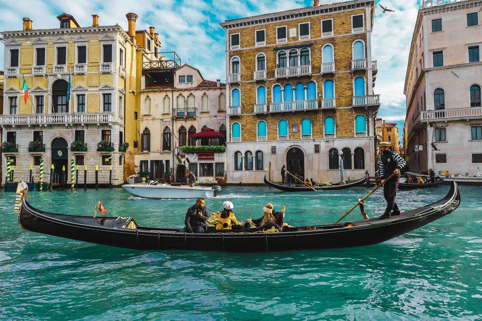 Giro privato in gondola a Venezia sul Canal Grande