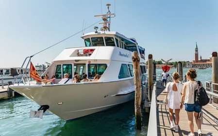 Venezia: tour in barca a Burano, Murano e Torcello con soffiatura del vetro