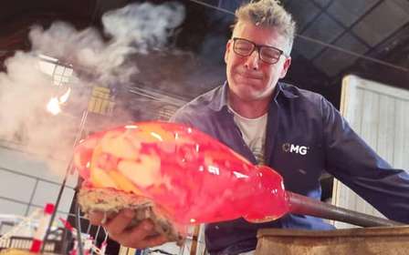 Mostra di soffiatura del vetro Visita la fabbrica e lo showroom del vetro di Murano OMG