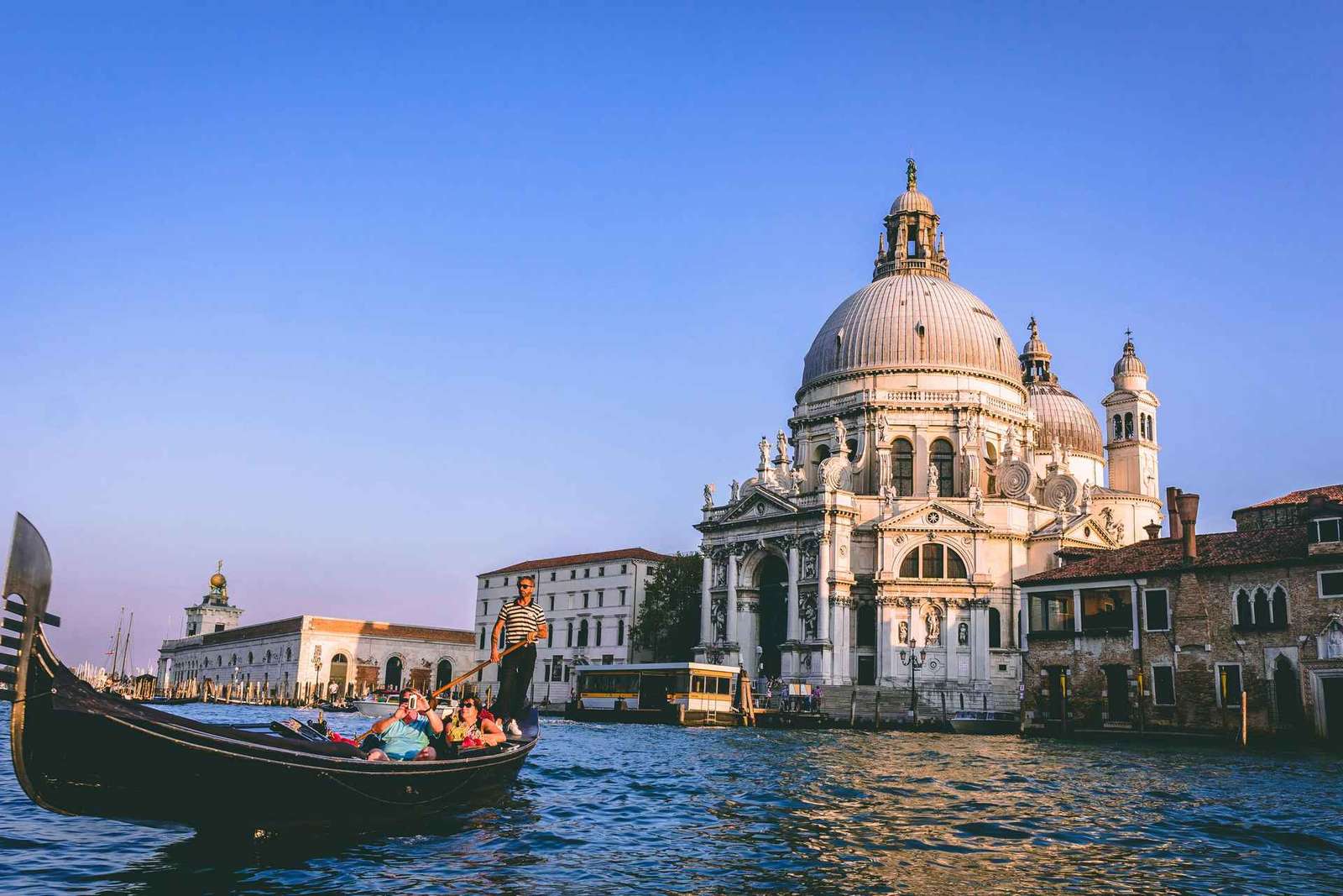 VENEZIA: Giro in Gondola con Guida locale
