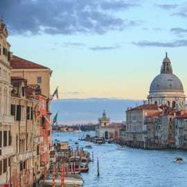 Giro privato in gondola a Venezia sul Canal Grande