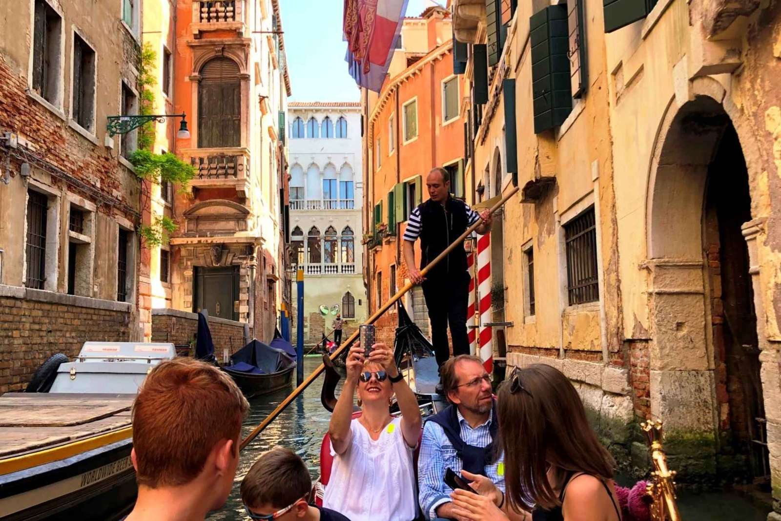 Tour a piedi e giro in gondola a Venezia