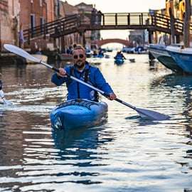 Venezia: Tour in kayak al tramonto nei canali