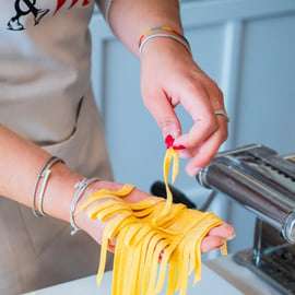 Corso di cucina a Venezia con ravioli e tiramisù