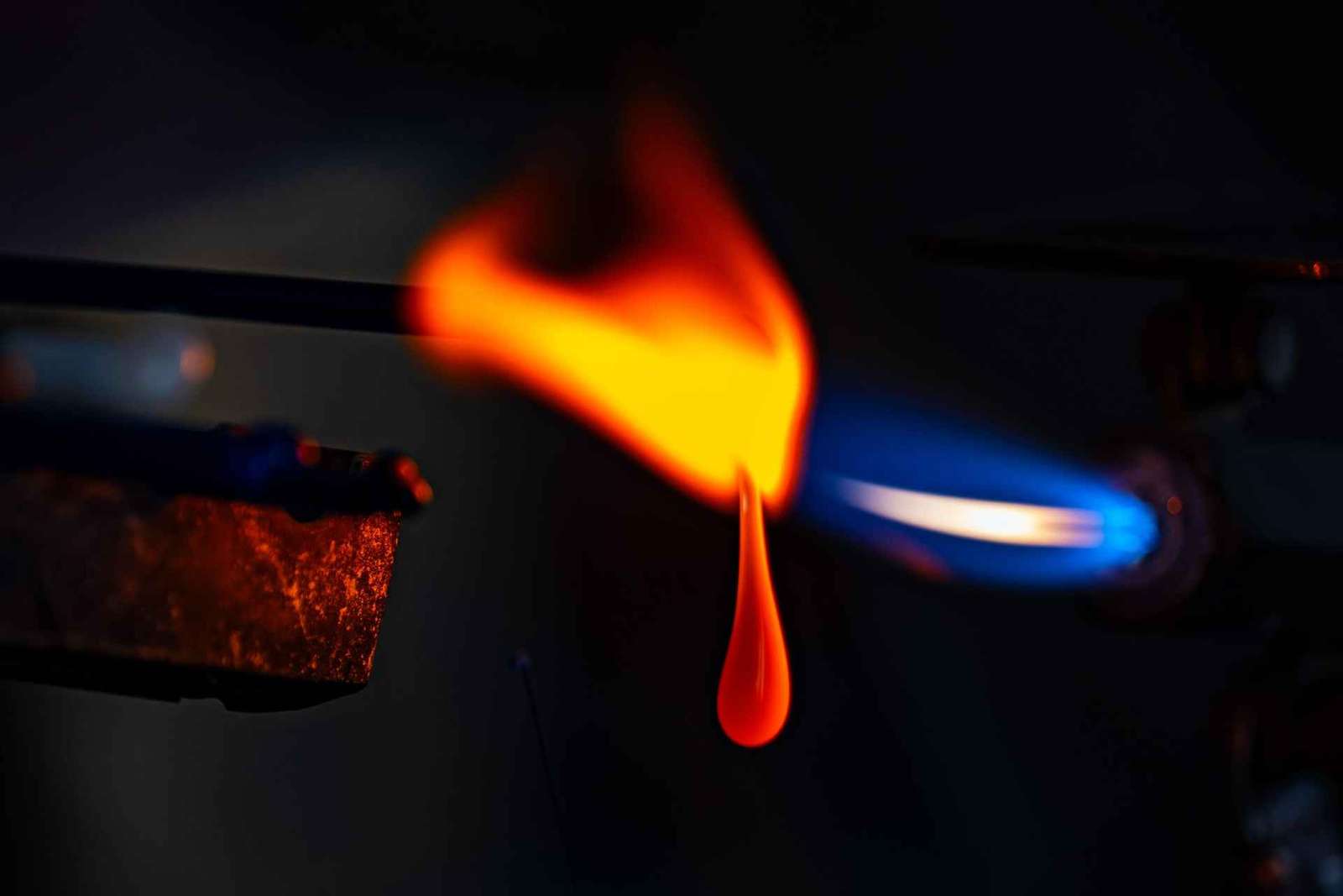 Laboratorio di perle di vetro a Murano in uno studio d'arte