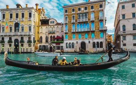 Giro privato in gondola a Venezia sul Canal Grande