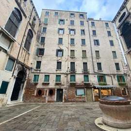 Tour privato del ghetto ebraico e delle sinagoghe.