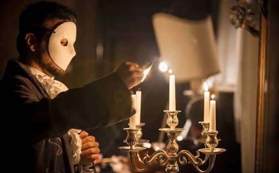 Venezia: Opera itinerante in un palazzo storico sul Canal Grande