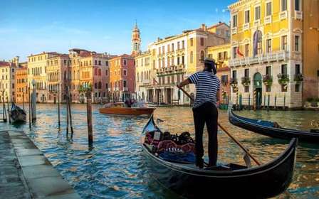 Venezia: giro in gondola privato di 30 minuti sul Canal Grande