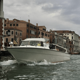 Venezia: Trasferimento privato dalla stazione ferroviaria con taxi acqueo