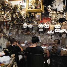 Laboratorio di maschere di Carnevale a Venezia e Prigioni
